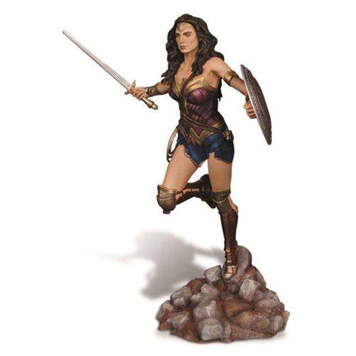 Batman v Superman: Dawn of Justice Wonder Woman 1:8 Scale Resin Model Kit - by Moebius Models | Buy at ToyShnip