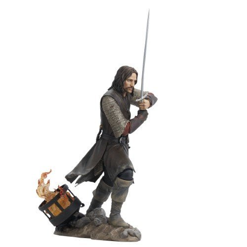 Lord of the Rings Gallery Aragorn PVC Diorama - by Diamond Select | Buy at ToyShnip