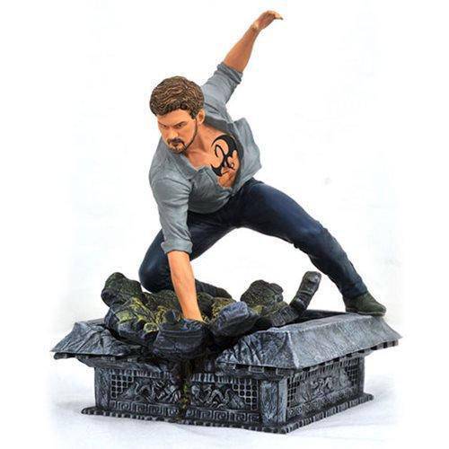 Marvel TV Gallery Netflix Defenders Iron Fist Statue - by Diamond Select | Buy at ToyShnip